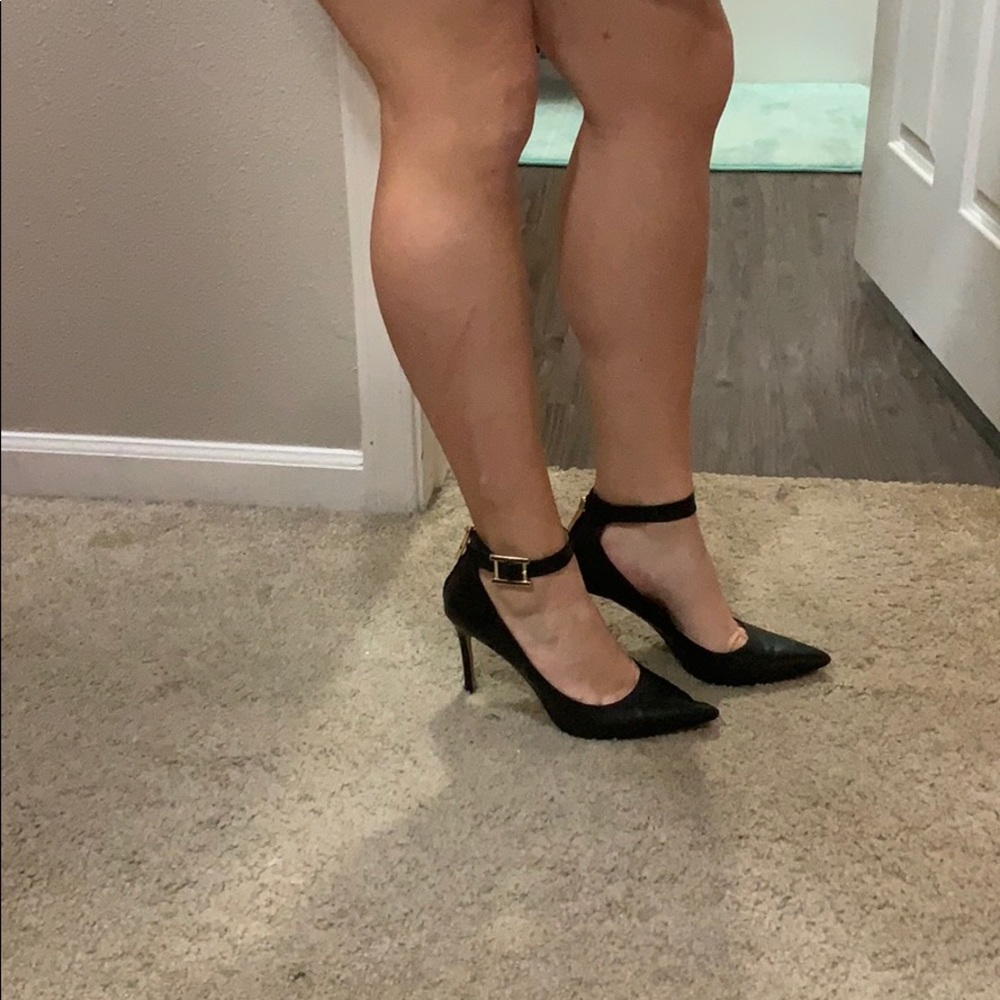 Vince Camuto Louise et Cie zipper back pumps